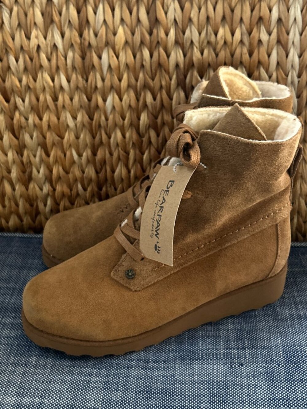 NWT BearPaw ~ Krista Suede Lace-Up Wedge Ankle Boots ~ 9